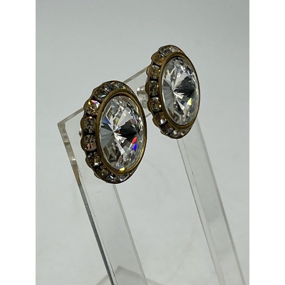 Rivoli Clear Faceted Rhinestone
Pierced Halo Gold Tone Pierced Earrings - Picture 4 of 13